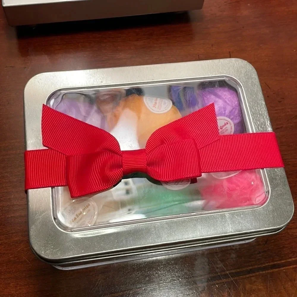 NWT Bath Bombs Aromatic Essential Oils.